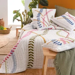 Becquet Boutis brodé - CRÉATION< Boutis, Jeté De Lit, Couvre Lit