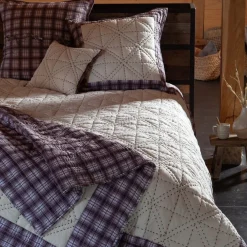 Becquet Boutis brodé et à carreaux écossais< Boutis, Jeté De Lit, Couvre Lit
