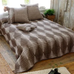 Becquet Boutis broderies en relief - CRÉATION< Boutis, Jeté De Lit, Couvre Lit