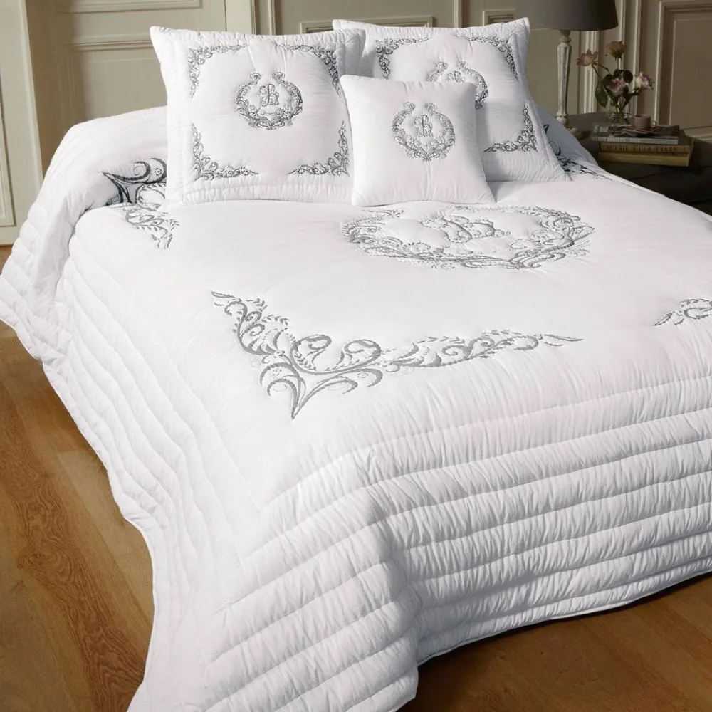 Becquet Boutis impression monogramme - CRÉATION< Boutis, Jeté De Lit, Couvre Lit