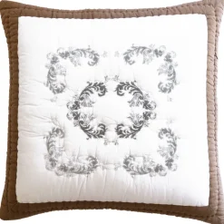 Becquet Boutis imprimé arabesques.< Boutis, Jeté De Lit, Couvre Lit