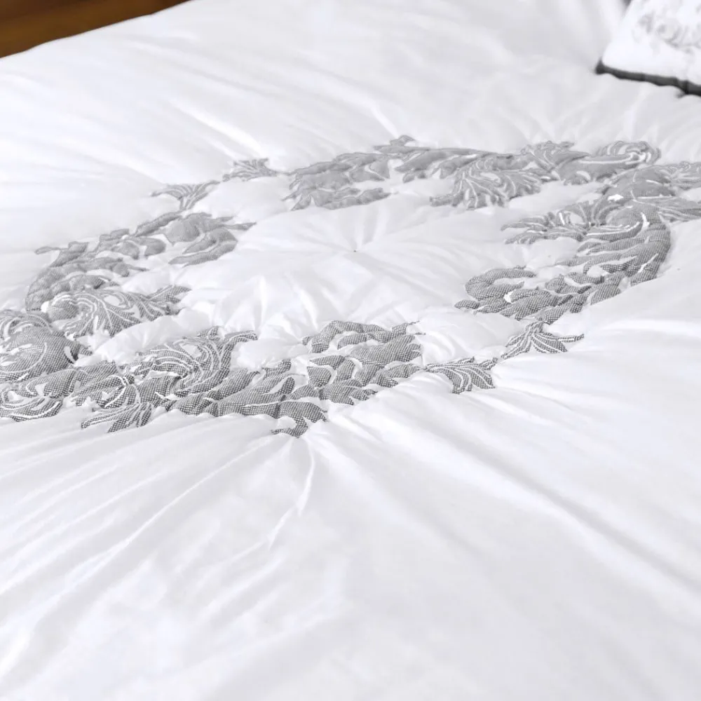 Becquet Boutis imprimé arabesques.< Boutis, Jeté De Lit, Couvre Lit