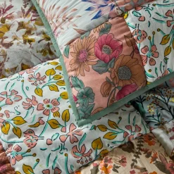 Becquet Boutis patchwork à motifs fleuris - CRÉATION< Boutis, Jeté De Lit, Couvre Lit