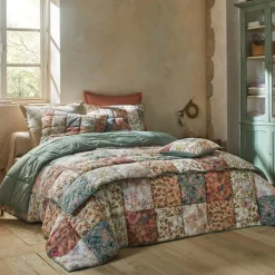 Becquet Boutis patchwork à motifs fleuris - CRÉATION< Boutis, Jeté De Lit, Couvre Lit