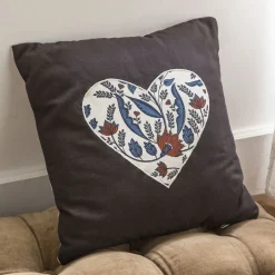 Becquet Coussin double face imprimé coeur et carreaux et coussin polochon à fleurs - CRÉATION< Rideau Et Déco Textile|Coussin, Housse De Coussin