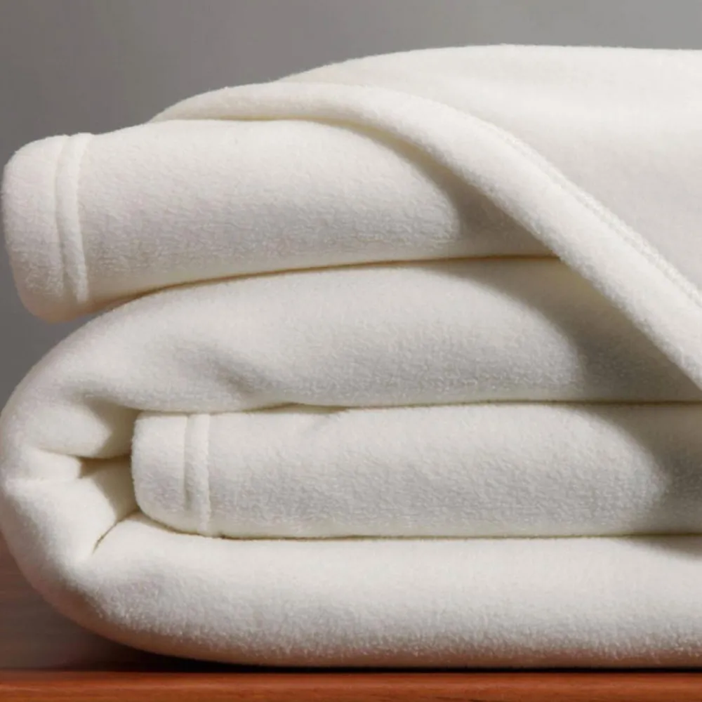 Becquet Couverture POLAIRE UNIE microfibre - tempérée< Couverture|Couverture