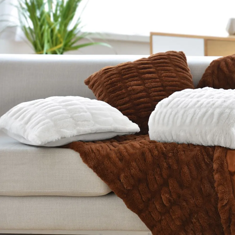 Becquet Housse coussin imitation fourrure à relief< Rideau Et Déco Textile|Coussin, Housse De Coussin
