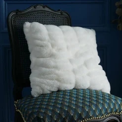 Becquet Housse coussin imitation fourrure à relief< Rideau Et Déco Textile|Coussin, Housse De Coussin