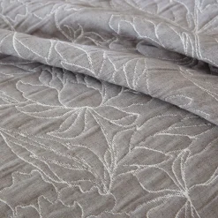 Becquet Jeté de lit jacquard à fleurs< Les Matières|Boutis, Jeté De Lit, Couvre Lit