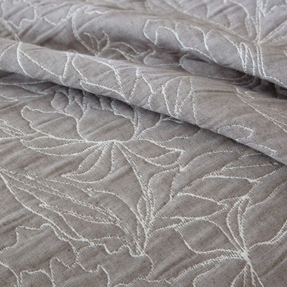 Becquet Jeté de lit jacquard à fleurs< Les Matières|Boutis, Jeté De Lit, Couvre Lit