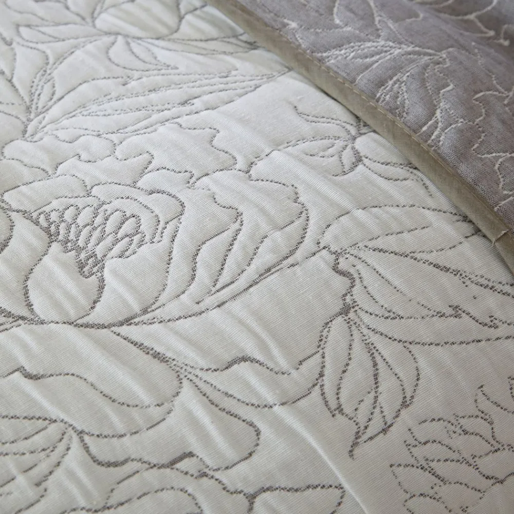 Becquet Jeté de lit jacquard à fleurs< Les Matières|Boutis, Jeté De Lit, Couvre Lit