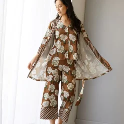 Becquet Kimono femme satin motif fleurs japonaises<Femme Pyjama Femme|Peignoir D’Intérieur, Veste D’Intérieur