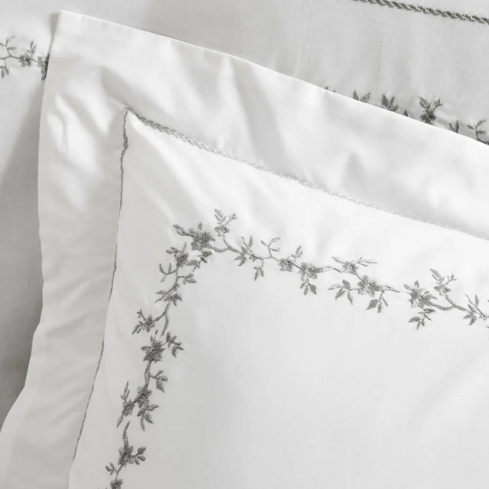Becquet Linge de lit percale fleurs brodées et torsades - CRÉATION< Les Matières|Housse De Couette