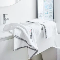 Becquet Linge de toilette brodé Tour Eiffel - 500 g/m² - CRÉATION< Serviette De Bain Fantaisie|Les Matières