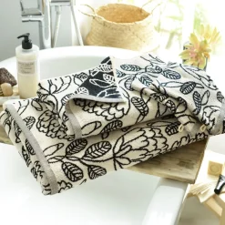 Becquet Linge de toilette feuillage chic - CRÉATION – 500 g/m²< Serviette De Bain Fantaisie|Les Matières