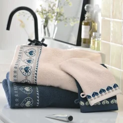 Becquet Linge de toilette motif cœur - 450 g/m²< Serviette De Bain Fantaisie|Les Matières