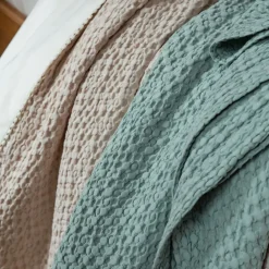 Becquet Plaid et jeté effet gaufré< Plaid|Plaid