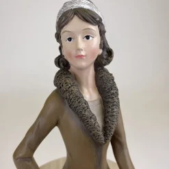 Becquet Statuettes femme au manteau - CRÉATION< Statuette, Figurine|Décoration
