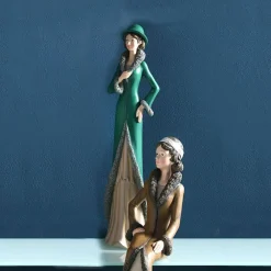 Becquet Statuettes femme au manteau - CRÉATION< Statuette, Figurine|Décoration